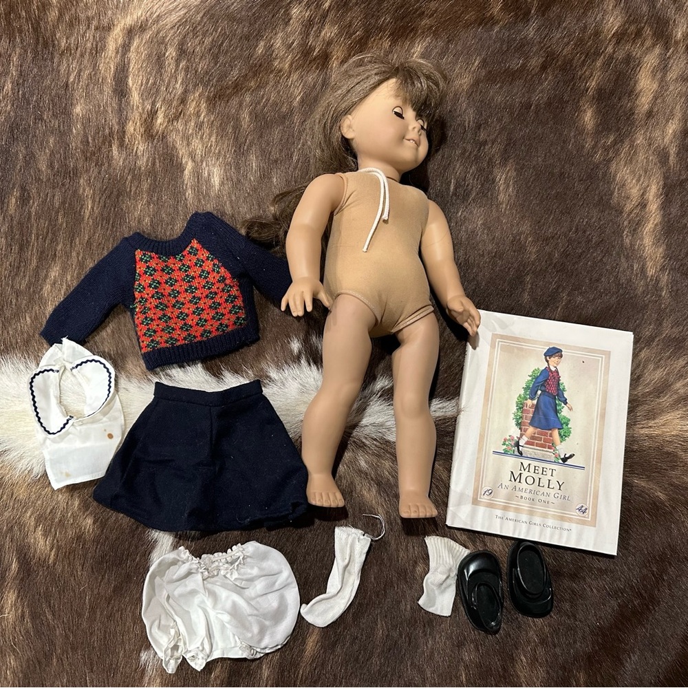 VGUC Authentic American Doll Molly with original and extra accessories